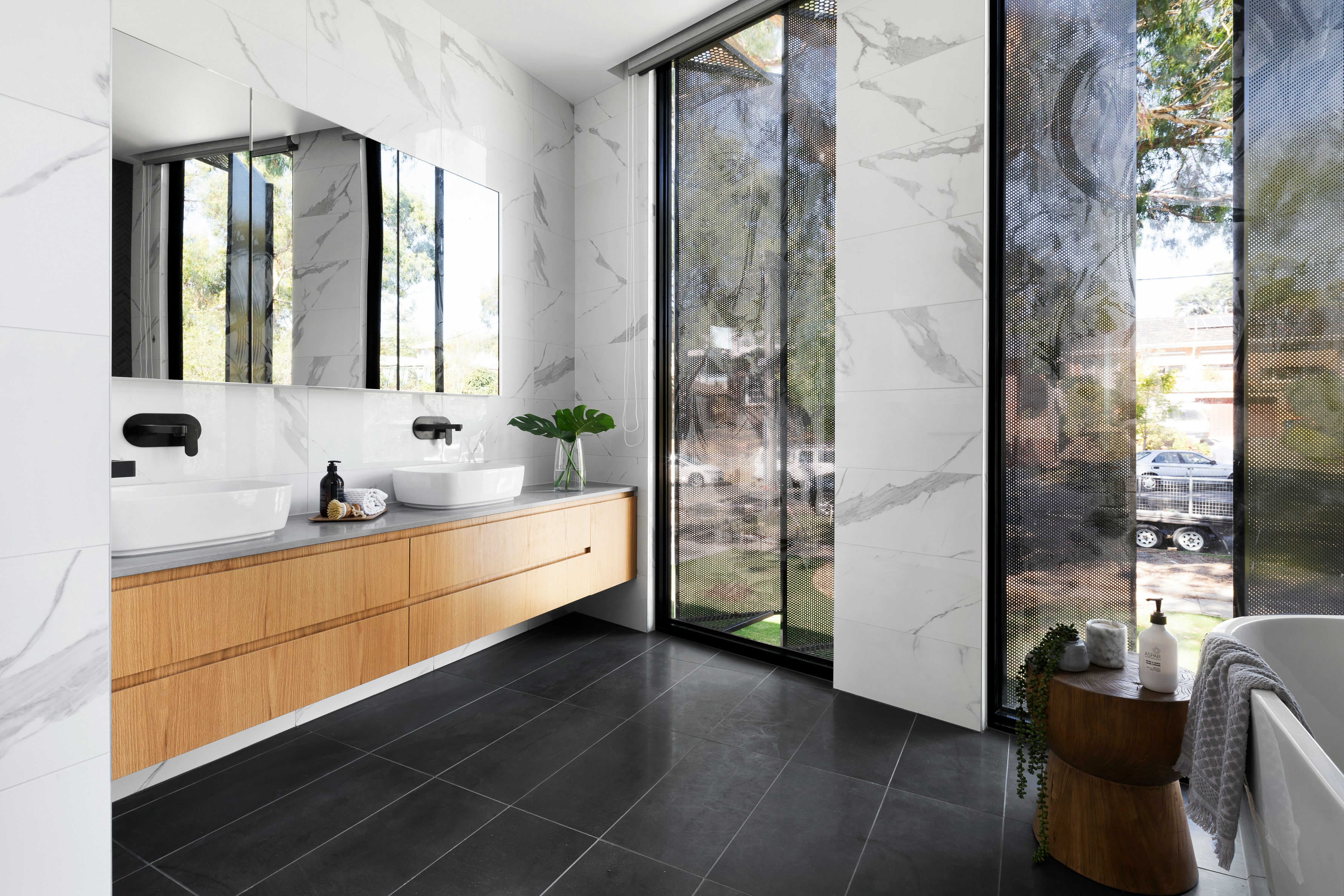 salle de bain réalisée par Bain & Eau Carrelage